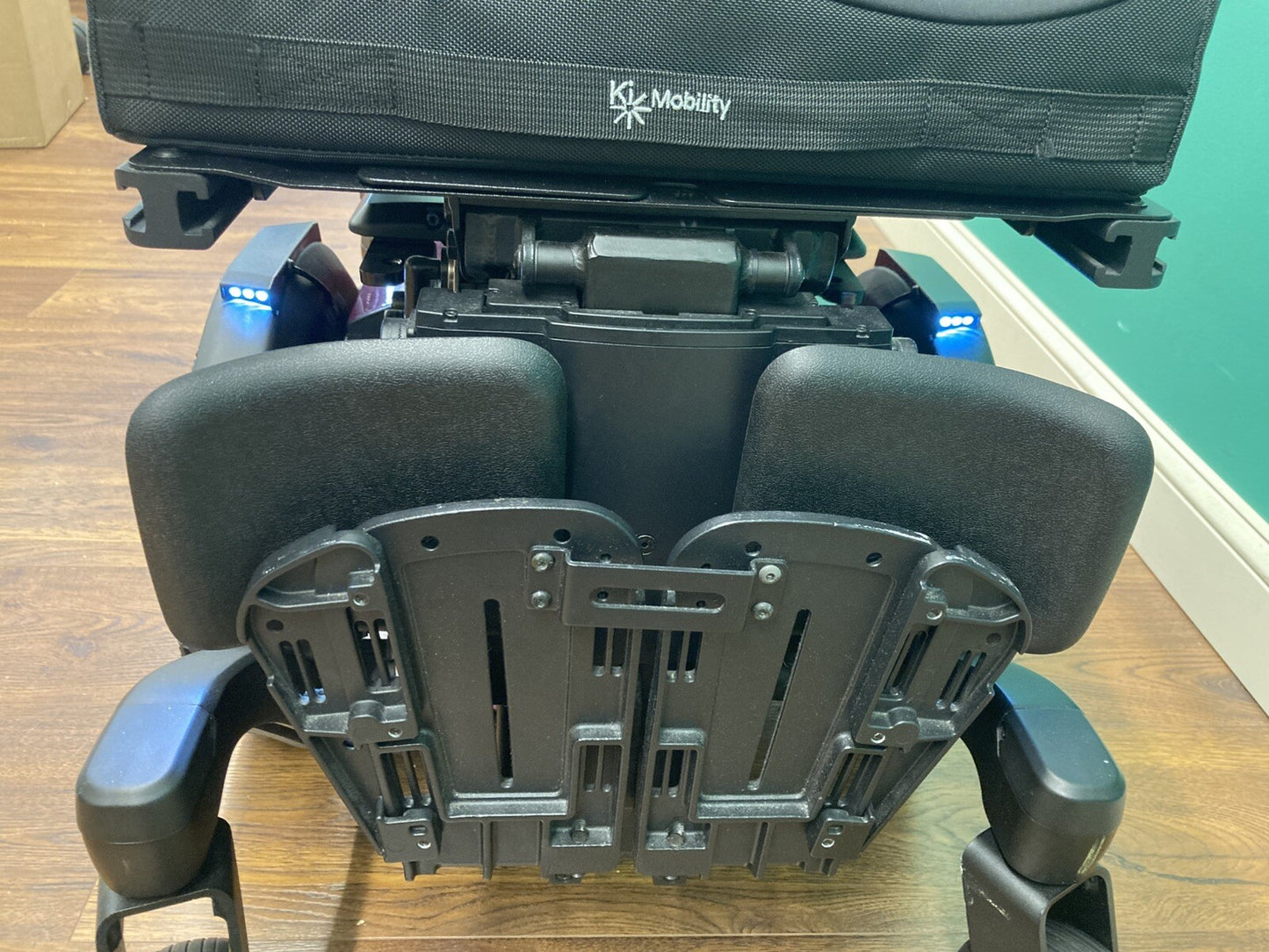 2021 Quantum EDGE 3 Stretto Power Wheelchair w/ Tilt & Legs ~ Lights* #LM7610