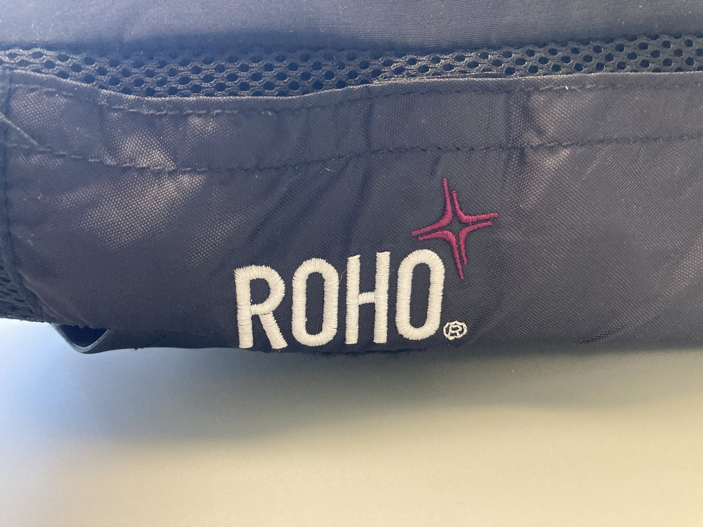2020 Roho Air Cushion w/ Pump & Cover 17.75" X 20.25" X 4.25" QS911C #L129