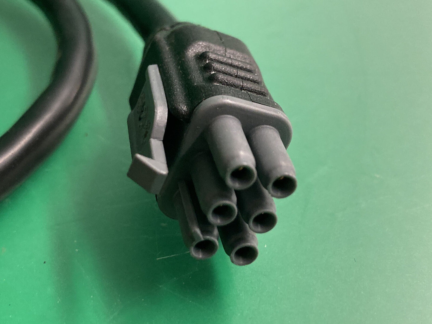 QLogic 3 Base Multiplier Cable Splitter for Quantum Power Wheelchairs #J240