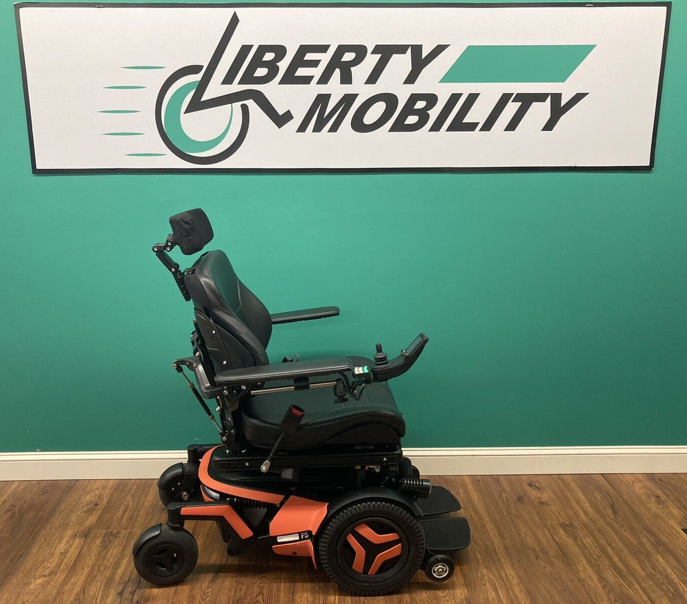 2019 Permobil F5 Wheelchair w/ Power Elevate,Tilt,Recline,Legs LIGHT KIT* LM7572