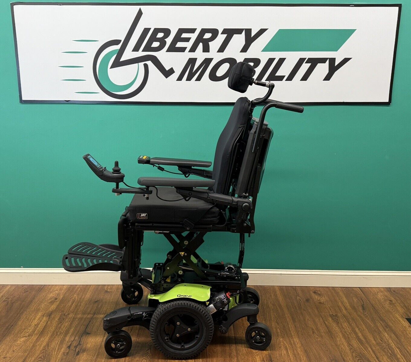 2023 Quickie Q700m w/ Elevate, Tilt, Recline & Power Footrest ~54 Miles* LM7585