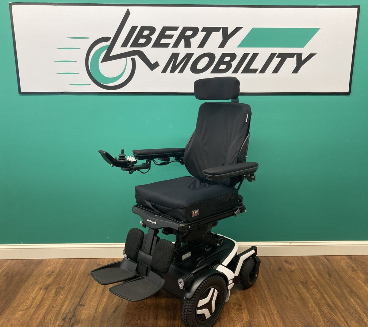 2023 Permobil F3 Wheelchair w/ Power Elevate,Tilt,Recline,Legs LIGHT KIT* LM7611