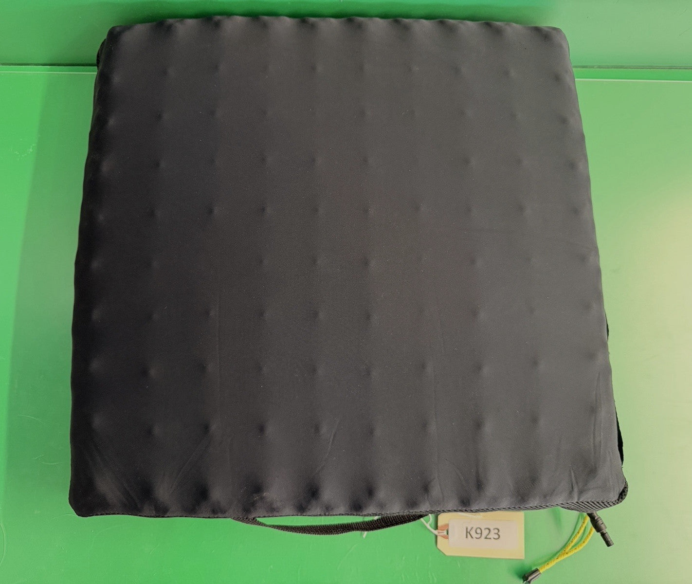 2023 Roho Air Cushion w/ Pump & Cover 18.25" X 18.25" X 4.25" 1R1010C #K923