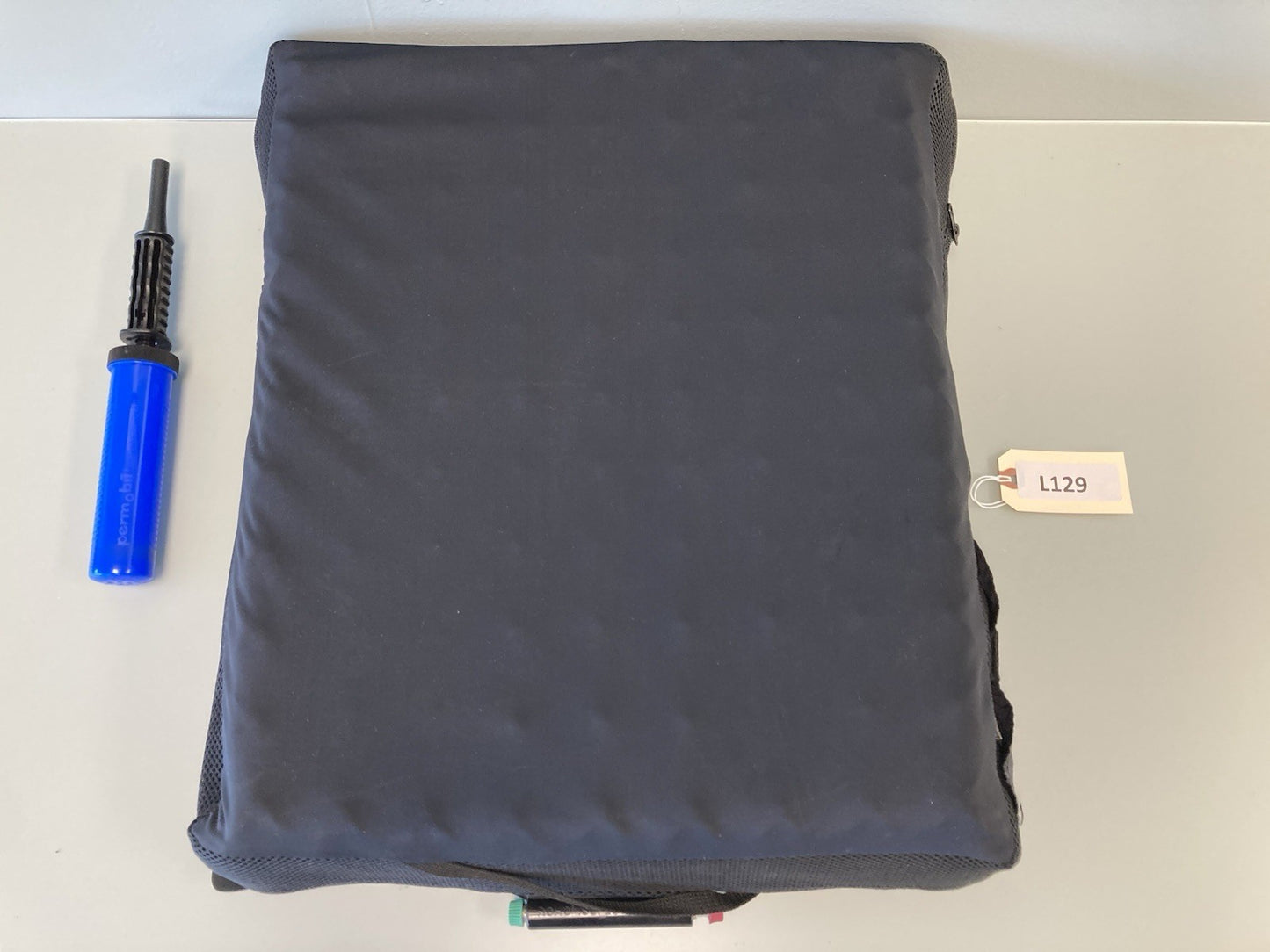 2020 Roho Air Cushion w/ Pump & Cover  17.75" X 20.25" X 4.25" QS911C #L129