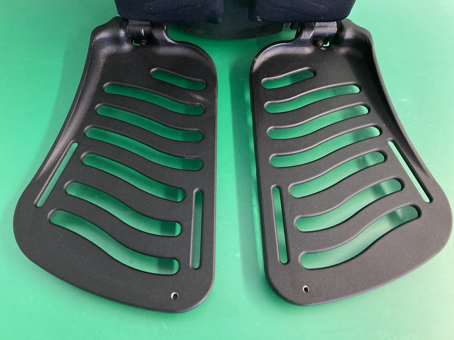 Quickie QM-710 Center Mount Power Elevating & Articulating Footrest #J546