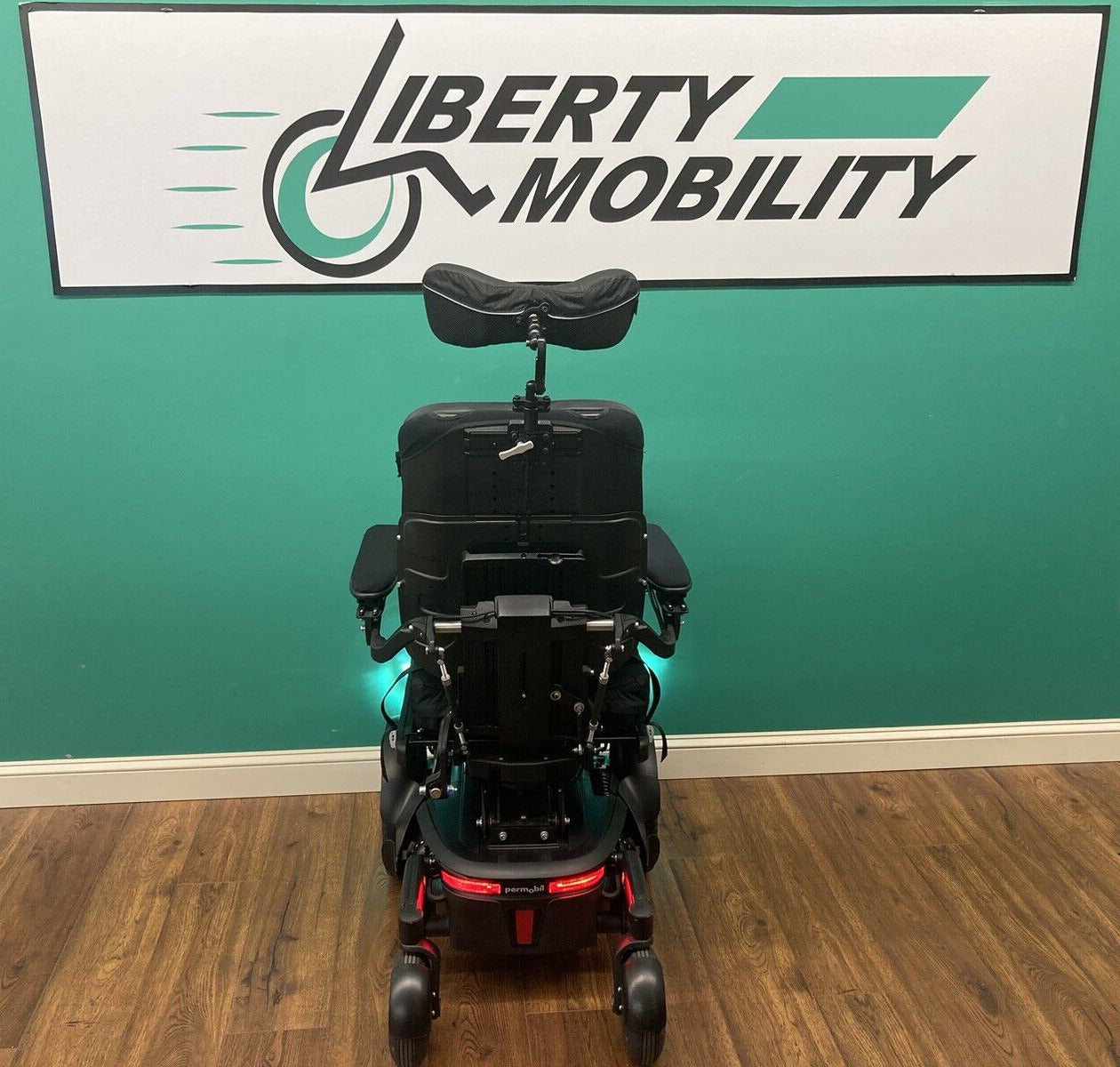 2021 Permobil F3 Wheelchair w/ Power Elevate,Tilt,Recline,Legs LIGHT KIT* LM7563