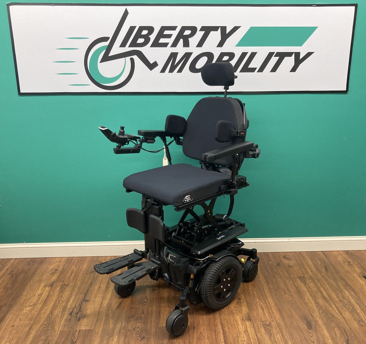2024 Quantum EDGE 3 Wheelchair -Elevate, Tilt, Recline & Legs 7 miles* #LM7612