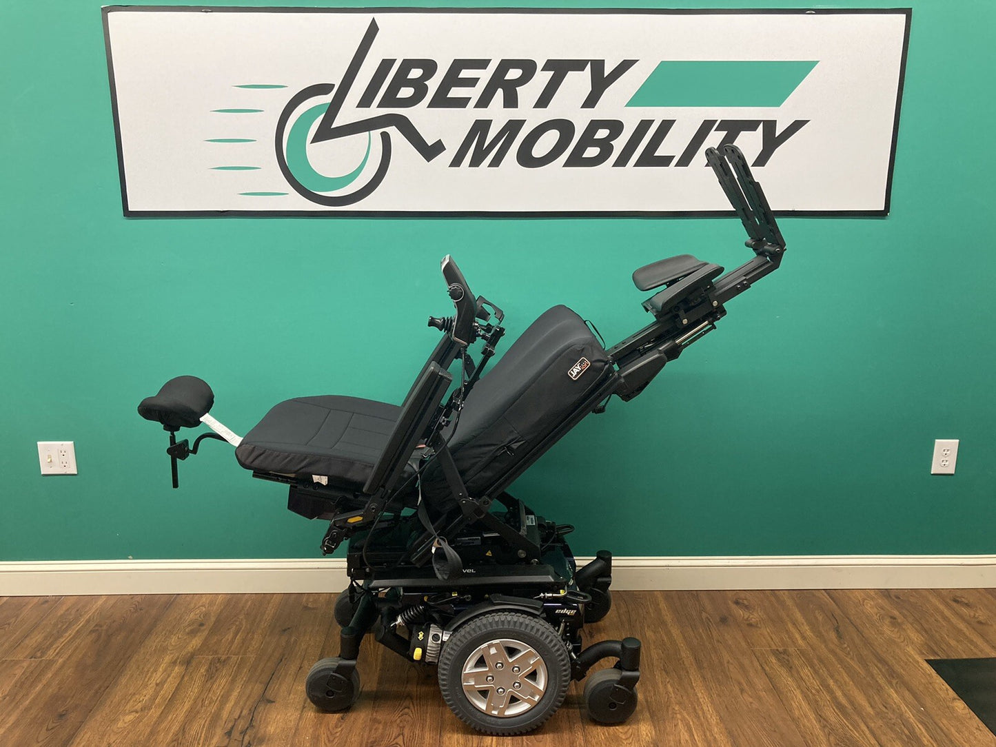 2019 Quantum EDGE HD Wheelchair w/ Elevate, Tilt, Recline & Legs ~450 Cap* #7578