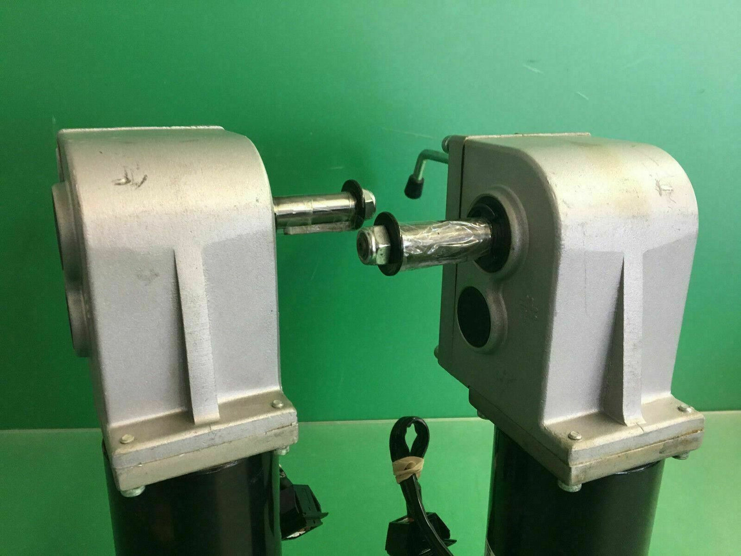 R & L Motors for Pride Jet 3 Power wheelchair M1P1071330 / M1P1036727 #C389