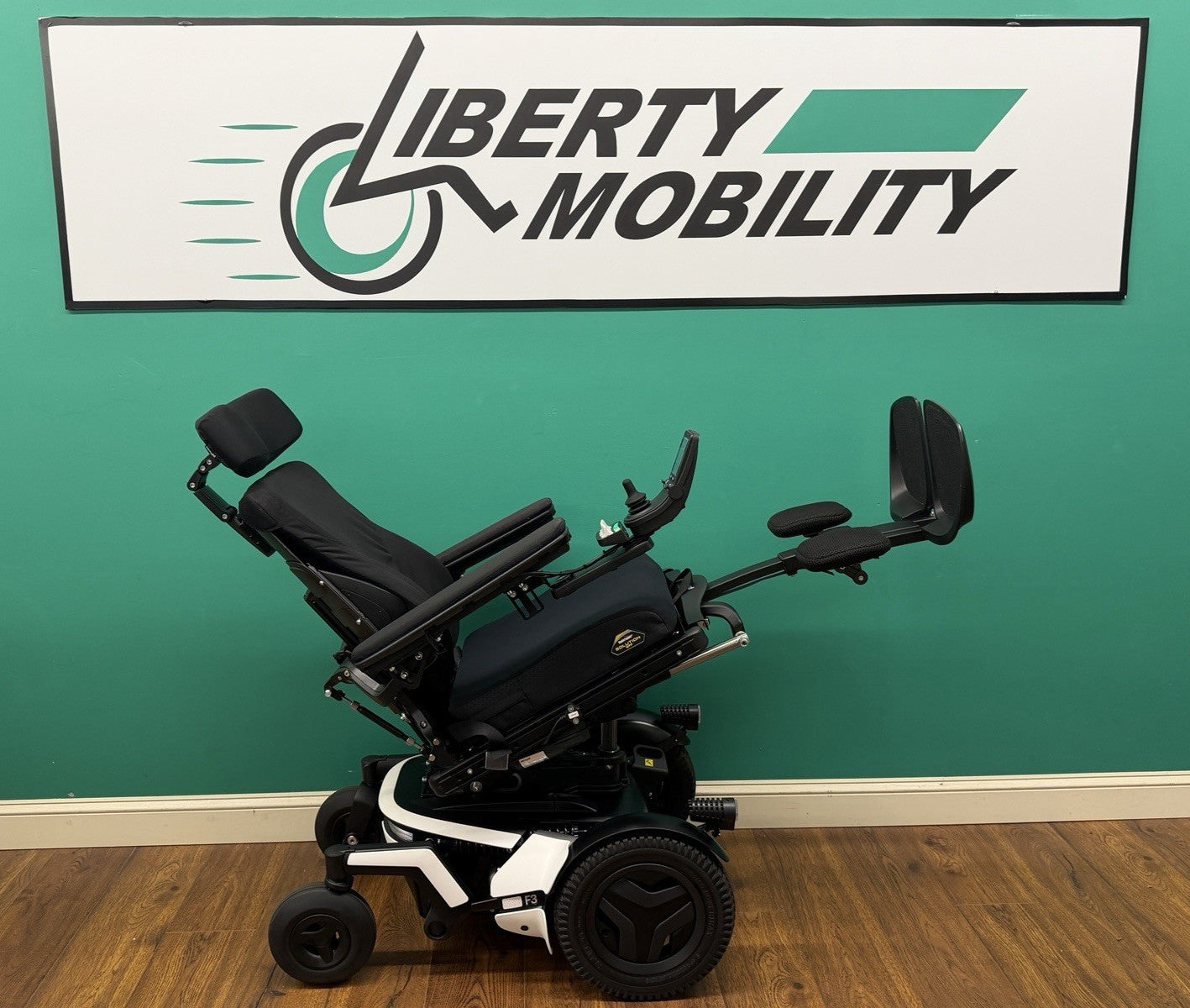 2024 Permobil F3 Wheelchair w/ Power Elevate,Tilt,Recline,Legs LIGHT KIT* LM7616