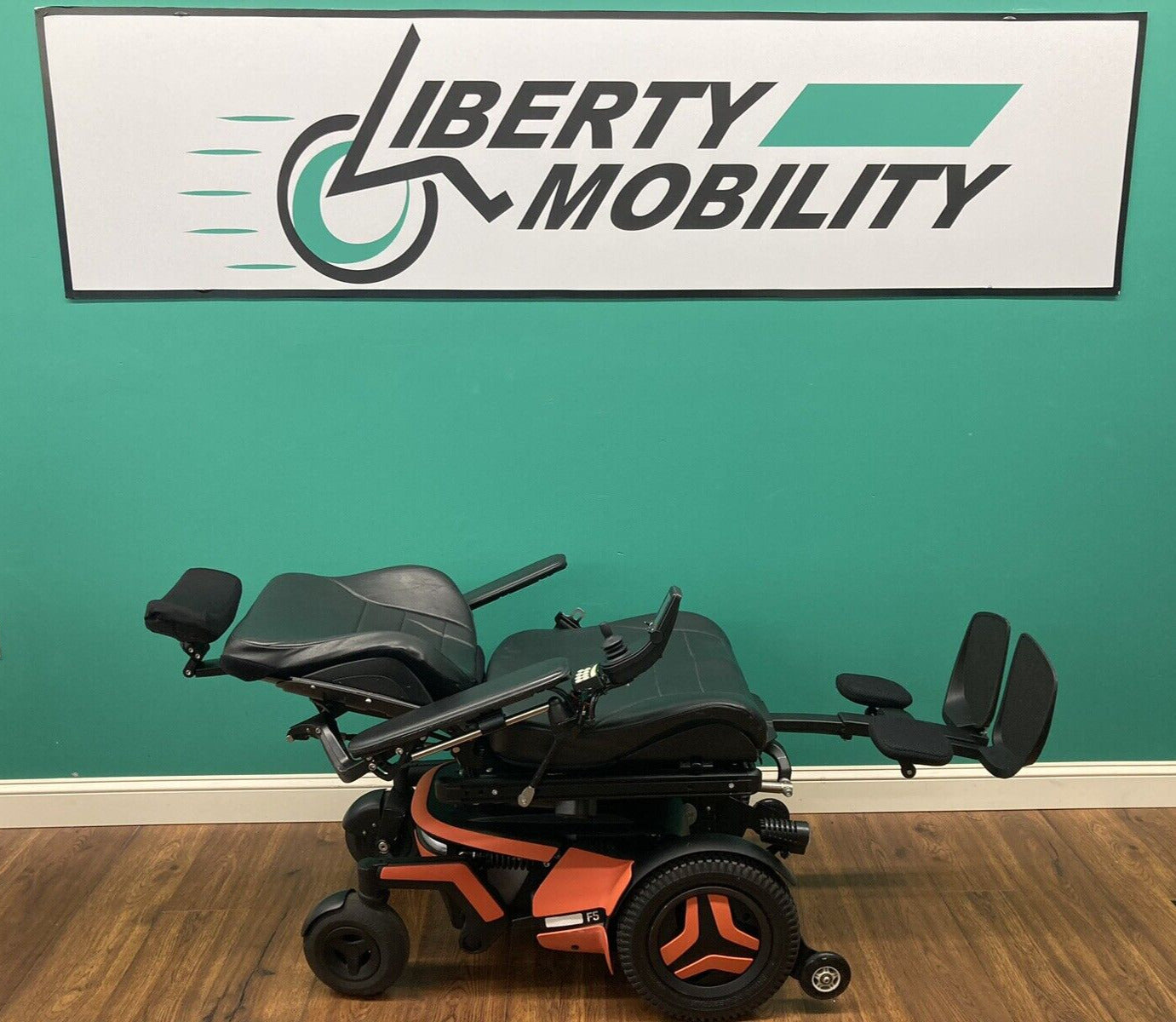 2019 Permobil F5 Wheelchair w/ Power Elevate,Tilt,Recline,Legs LIGHT KIT* LM7572