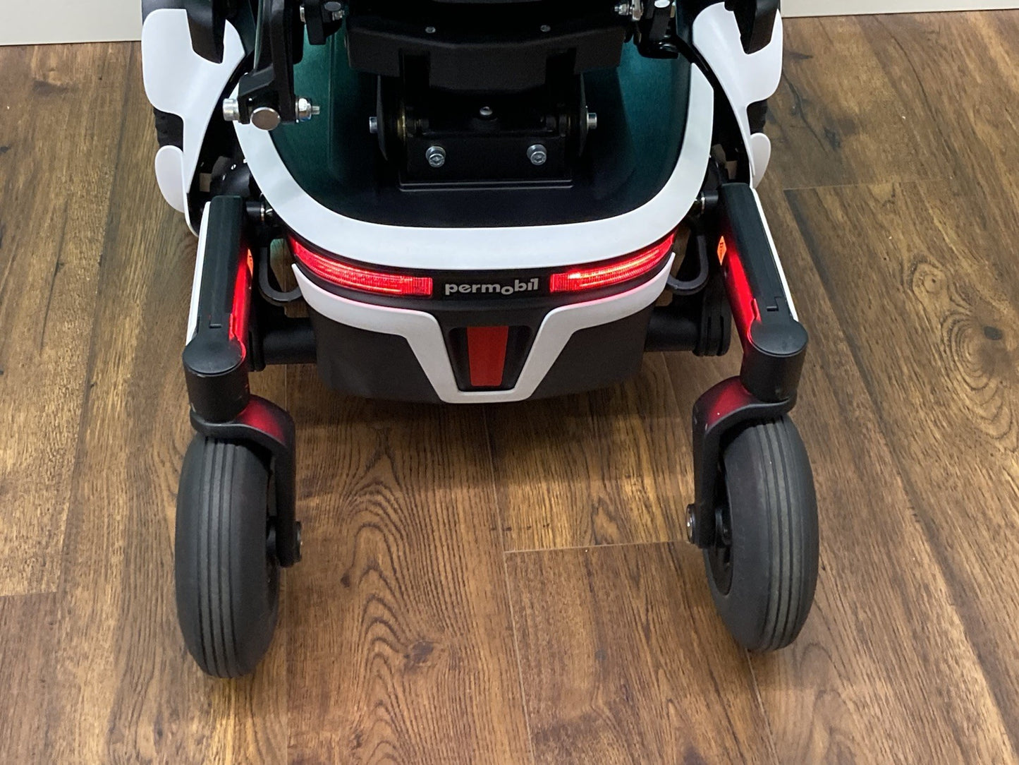 2023 Permobil F3 Wheelchair w/ Power Elevate,Tilt,Recline,Legs LIGHT KIT* LM7611