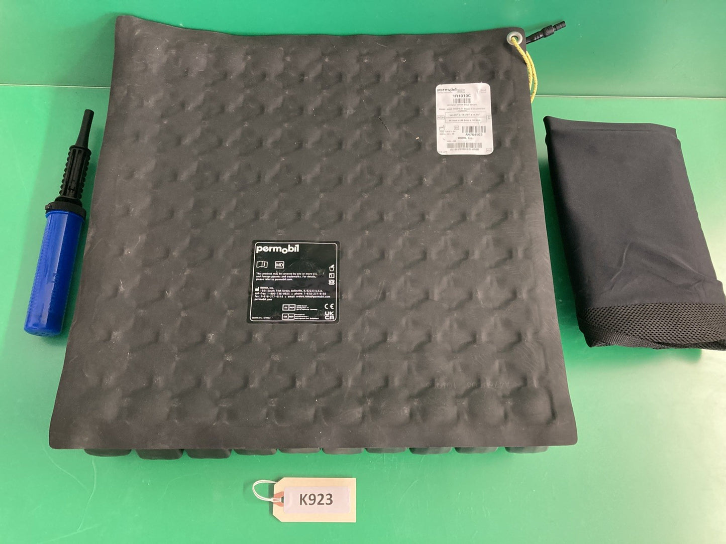 2023 Roho Air Cushion w/ Pump & Cover  18.25" X 18.25" X 4.25" 1R1010C #K923