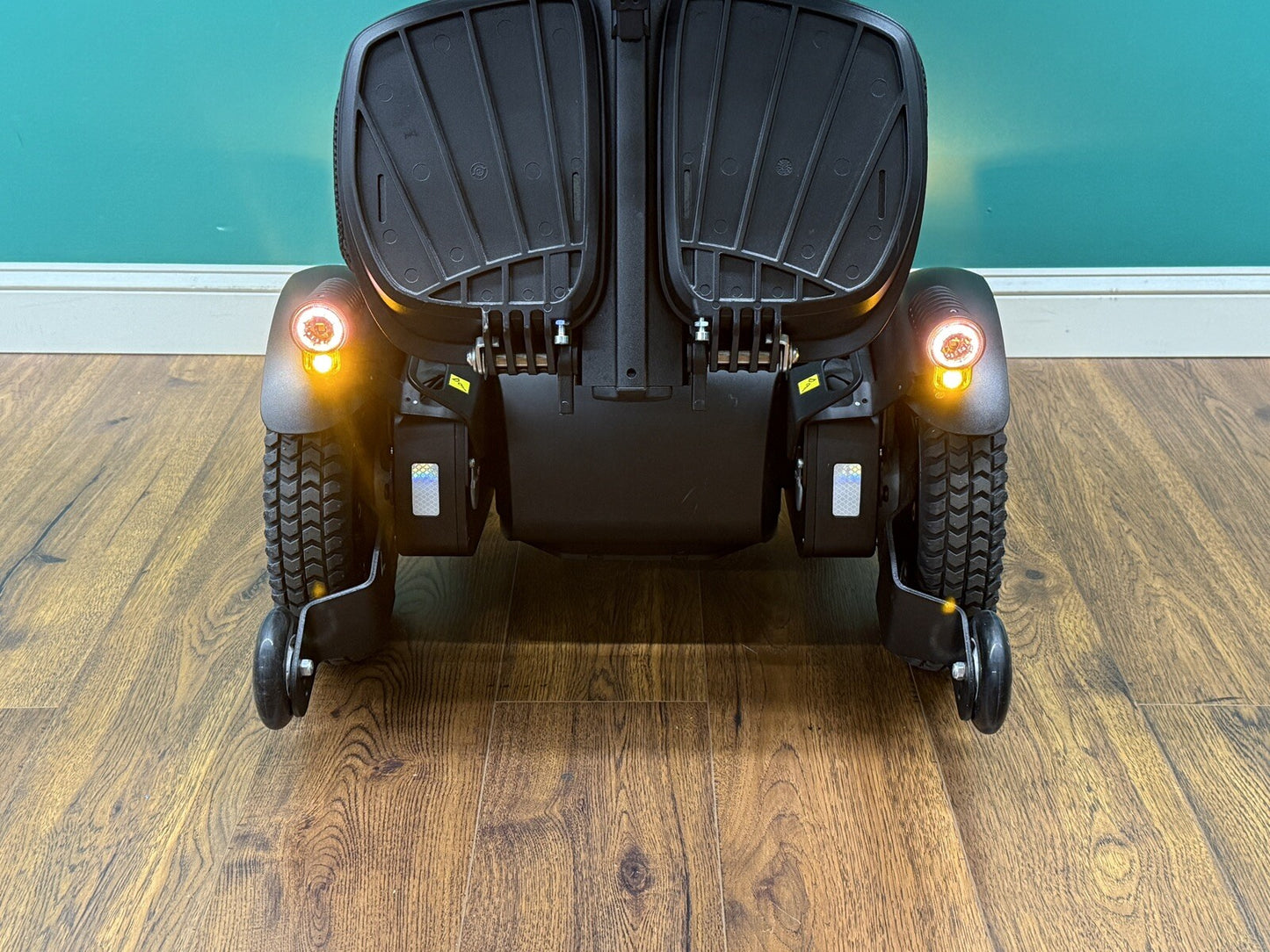 2022 Permobil F3 w/ Elevate, Tilt, Recline, Legs & 30° Anterior Tilt 51 Mi #7594