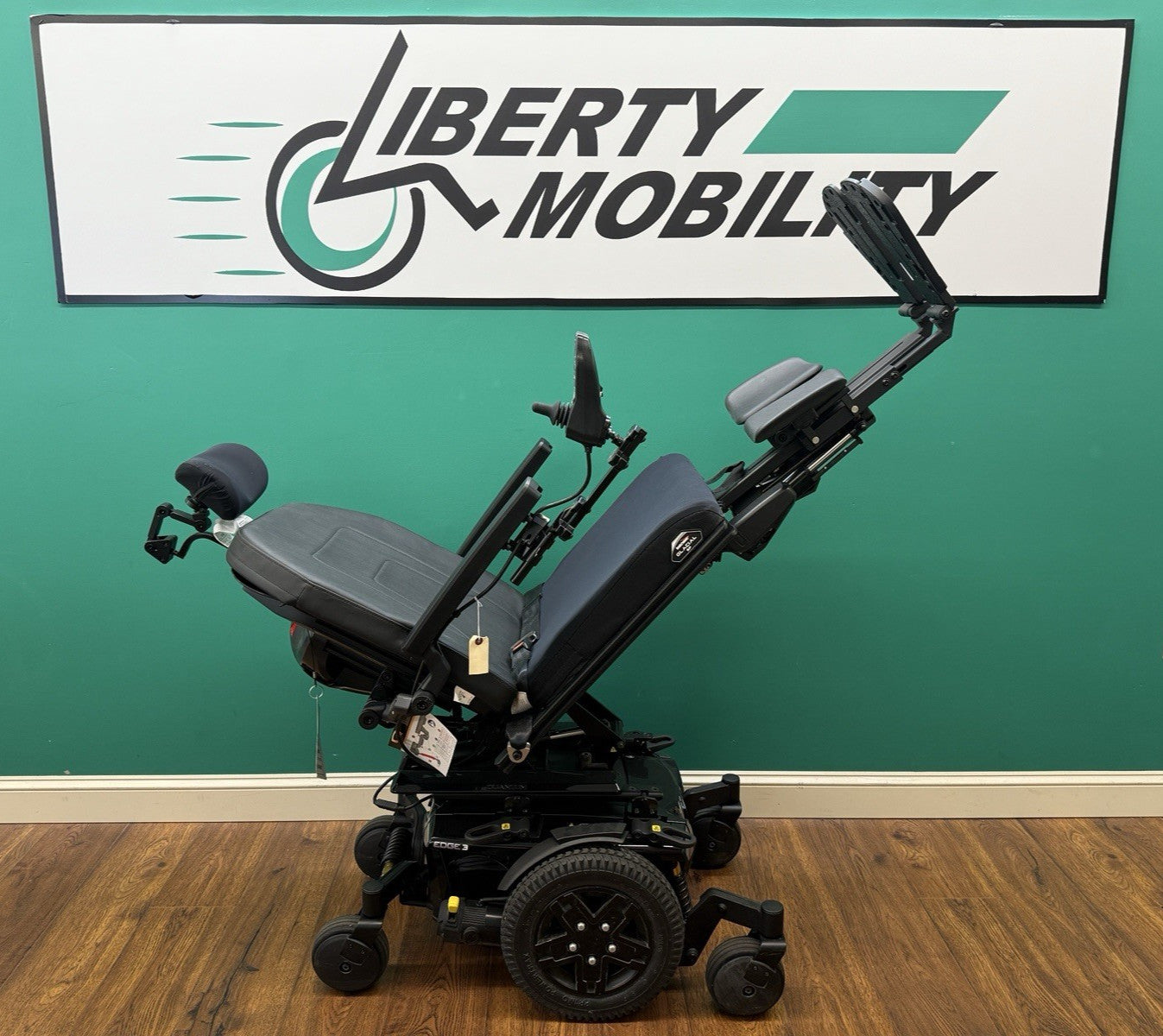2020 Quantum EDGE 3 Wheelchair w/ Power Tilt & Power Footrest 1.8 miles* #LM7485