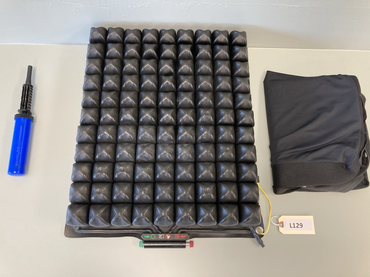 2020 Roho Air Cushion w/ Pump & Cover  17.75" X 20.25" X 4.25" QS911C #L129