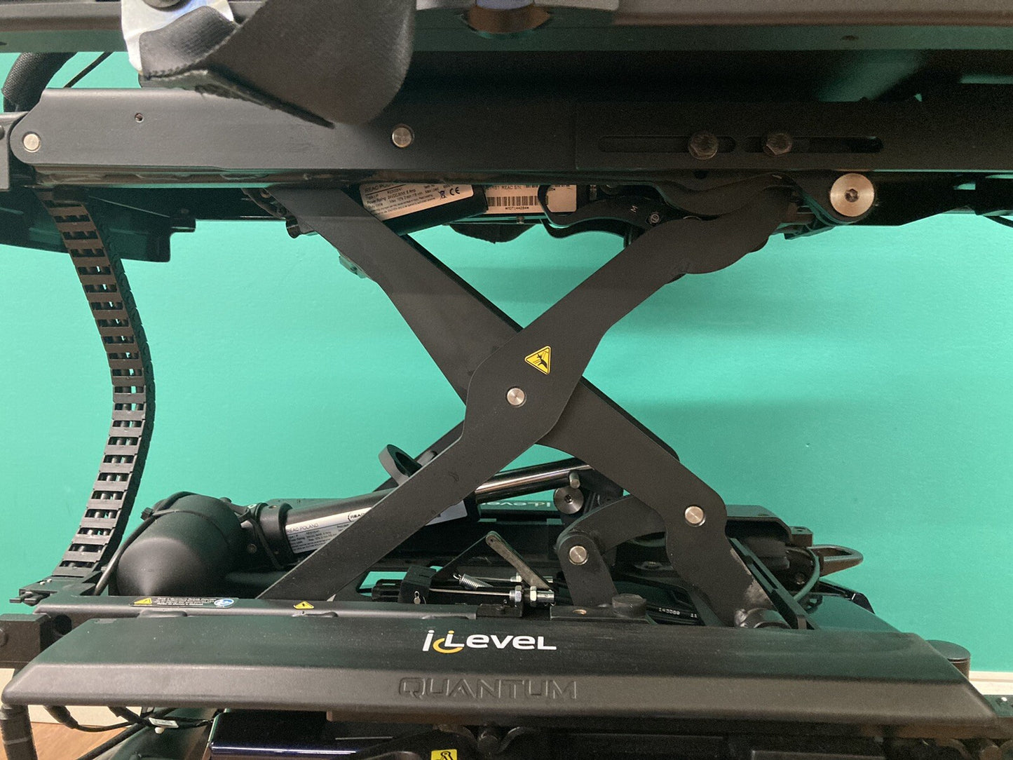 2019 Quantum EDGE HD Wheelchair w/ Elevate, Tilt, Recline & Legs ~450 Cap* #7578