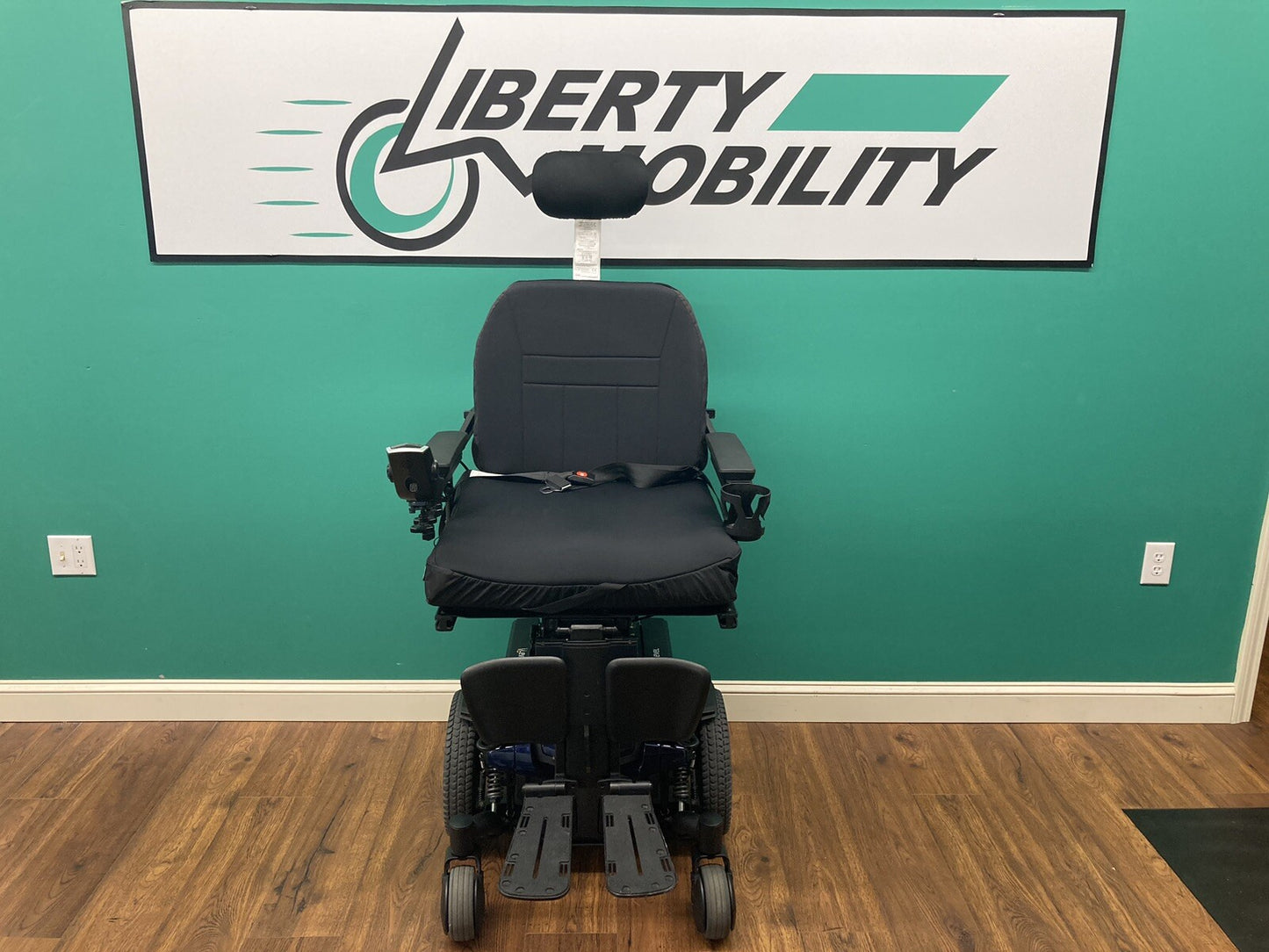 2019 Quantum EDGE HD Wheelchair w/ Elevate, Tilt, Recline & Legs ~450 Cap* #7578