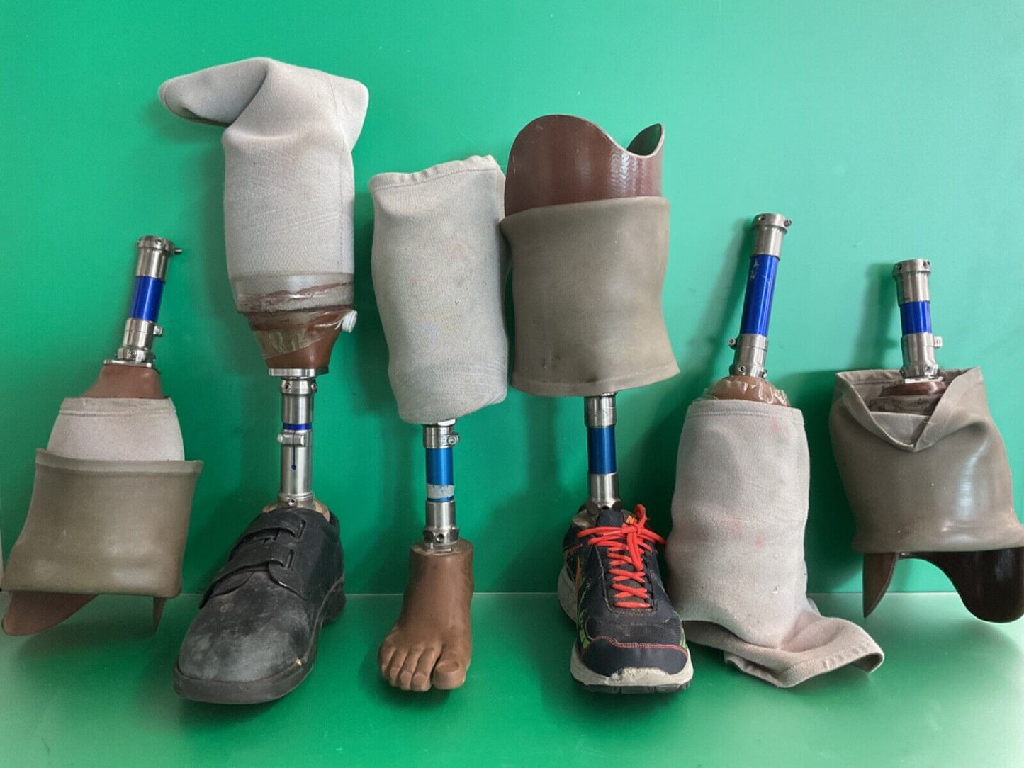 Lot of Prosthetic legs - TITANIUM 2T20 MEDEX USA - LOT OF 6 PROSTHETICS - #J197