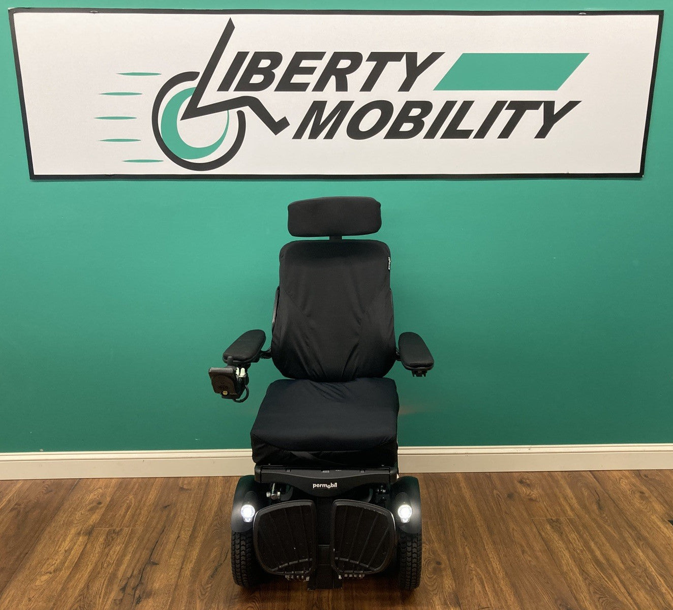 2023 Permobil F3 Wheelchair w/ Power Elevate,Tilt,Recline,Legs LIGHT KIT* LM7611