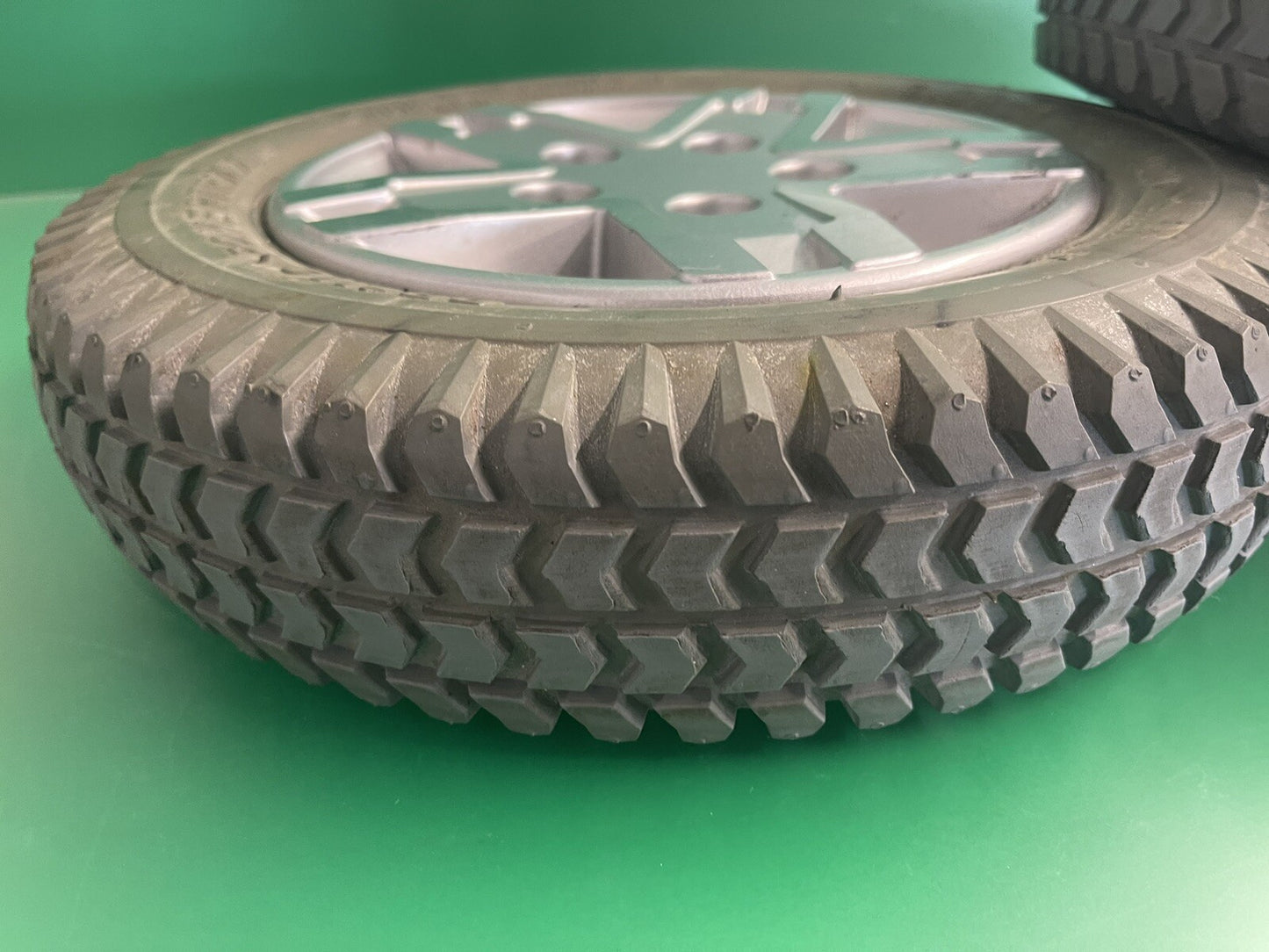 14"x3" (3.00-8) Flat Free Drive Wheel Assembly for Quantum Q6 Edge & Rival #i096