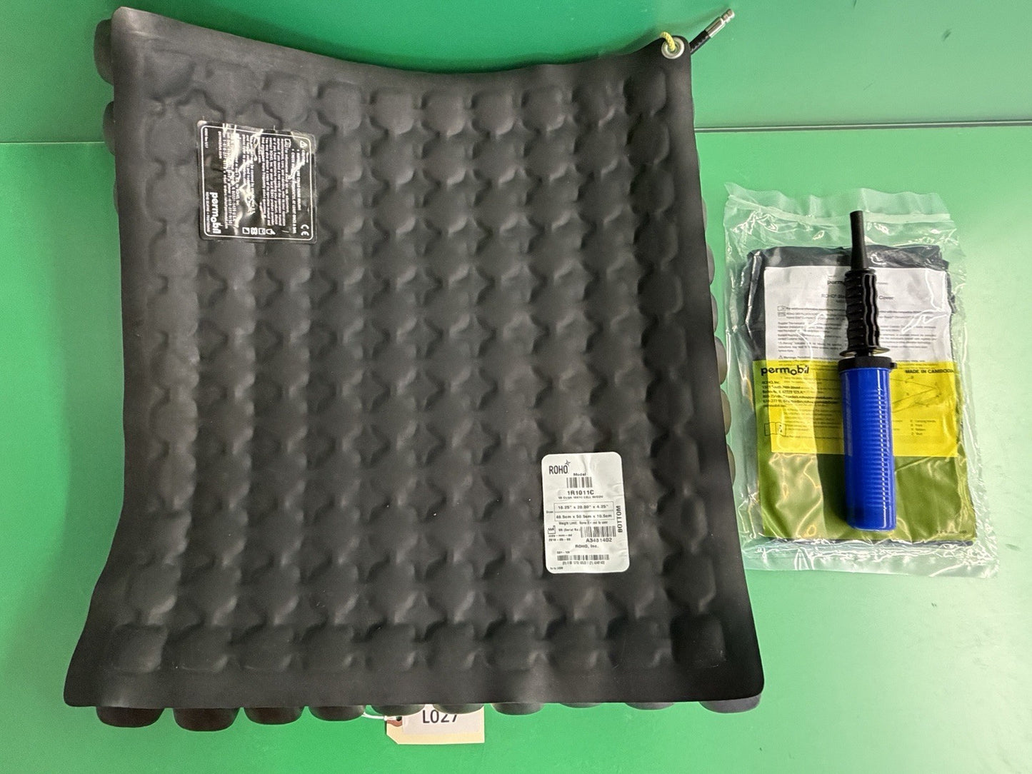 Roho Air Cushion w/ Pump & Cover  18.25" X 20.00" X 4.25" 1R1011C #L027