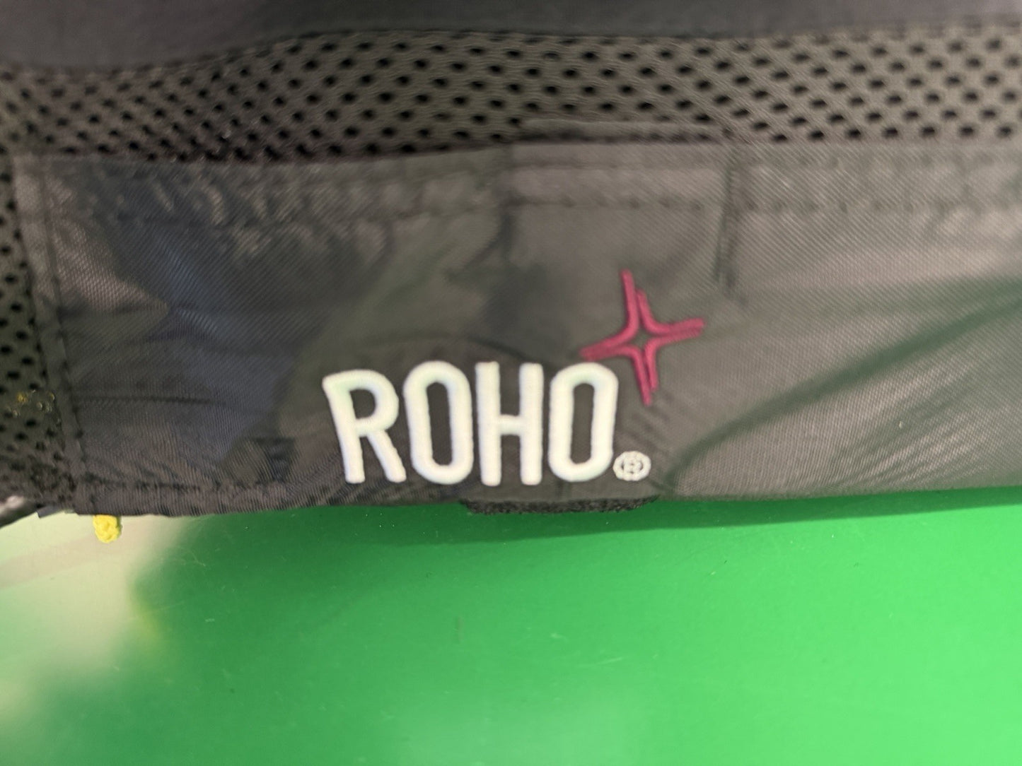 Roho Air Cushion w/ Pump & Cover  18.25" X 20.00" X 4.25" 1R1011C #L027