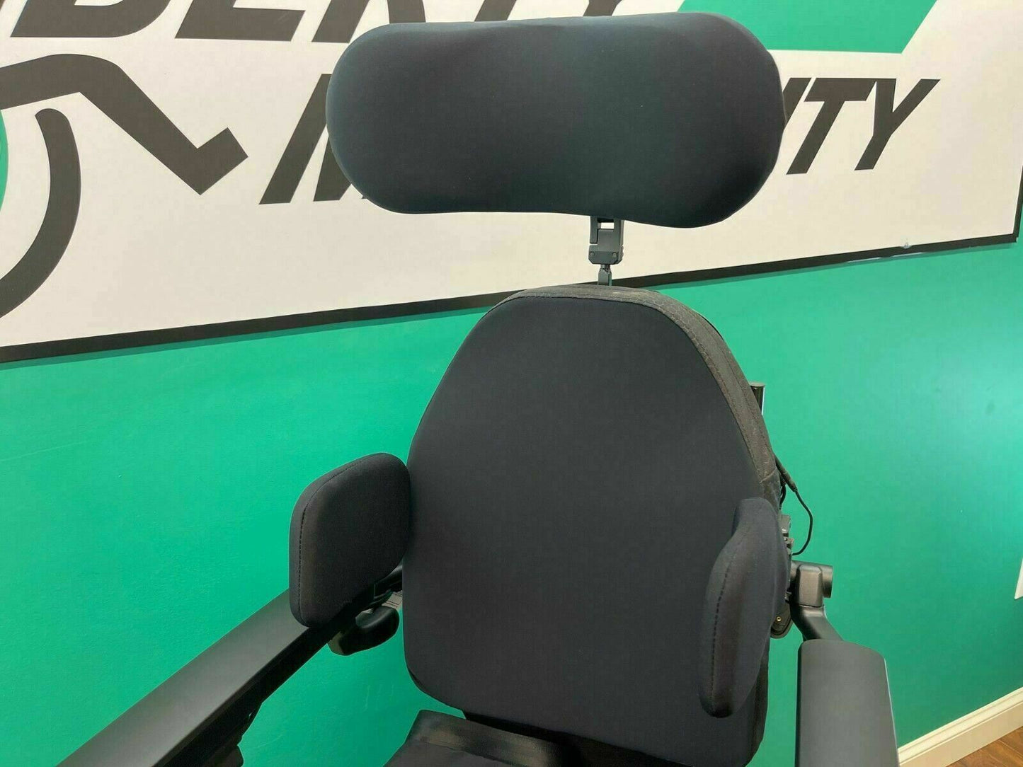 QUANTUM TB3 Swing-A-Way Thoracic Supports w/ Mounts for Wheelchair 7" x 5"