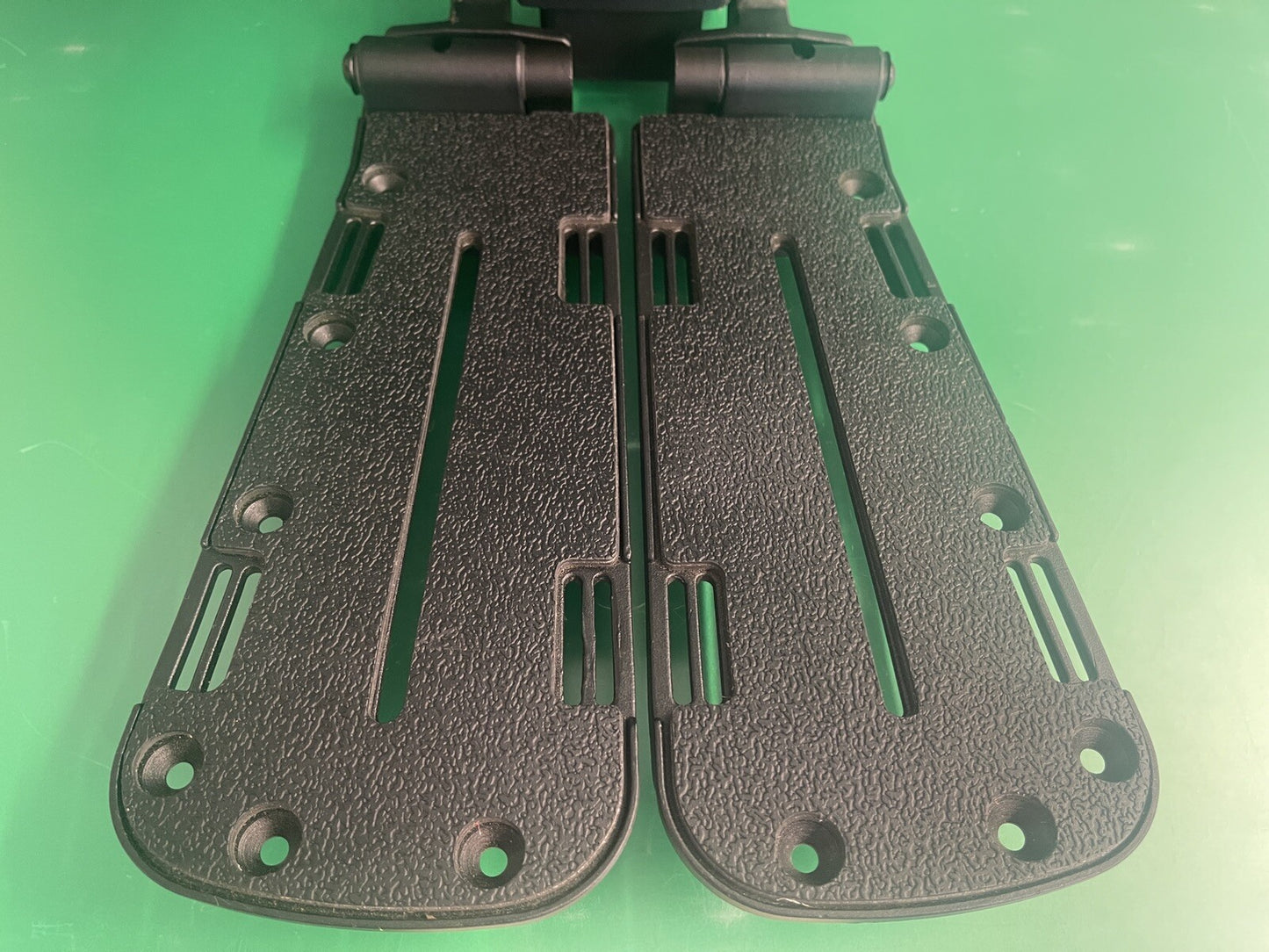 Quantum Tru Balance Center Mount Power Footrest Assembly for Powerchair #H616