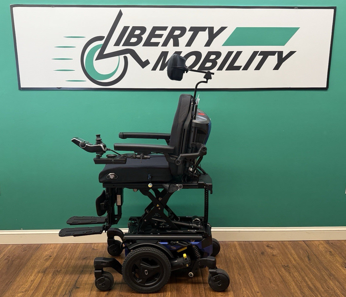 2024 Quantum EDGE 3 Stretto w/ Elevate, Tilt, Recline & Legs ~ Lights* #LM7603