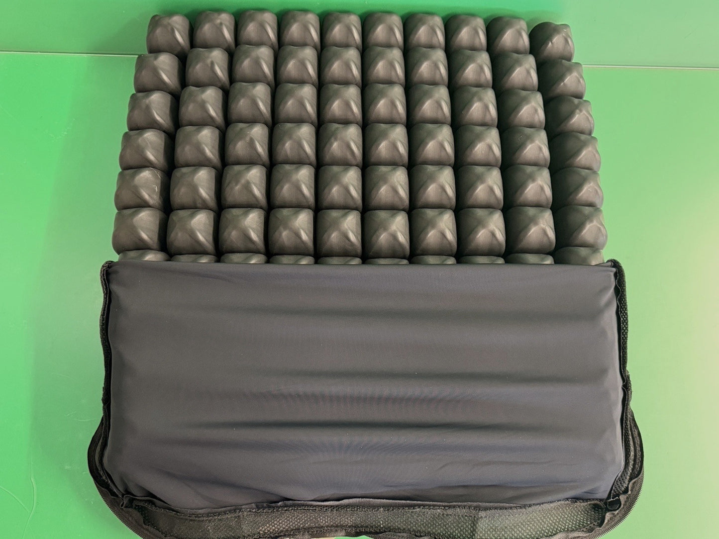 2023 Roho Air Cushion w/ Pump & Cover 18.25" X 18.25" X 4.25" 1R1010C #K923