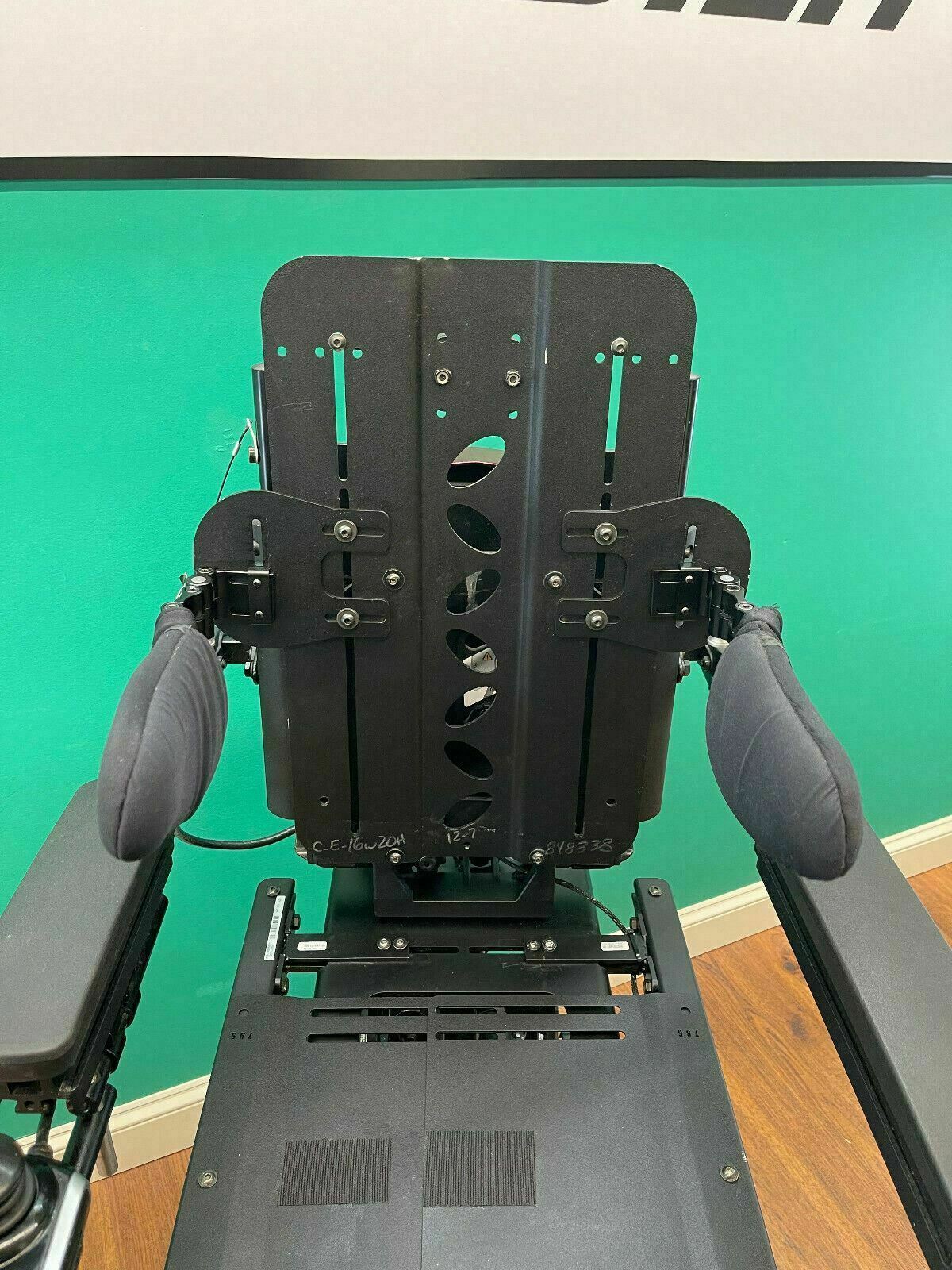 Quantum Back w/ Swing-A-Way Thoracic Lateral Supports w/ Mount Brackets #F603
