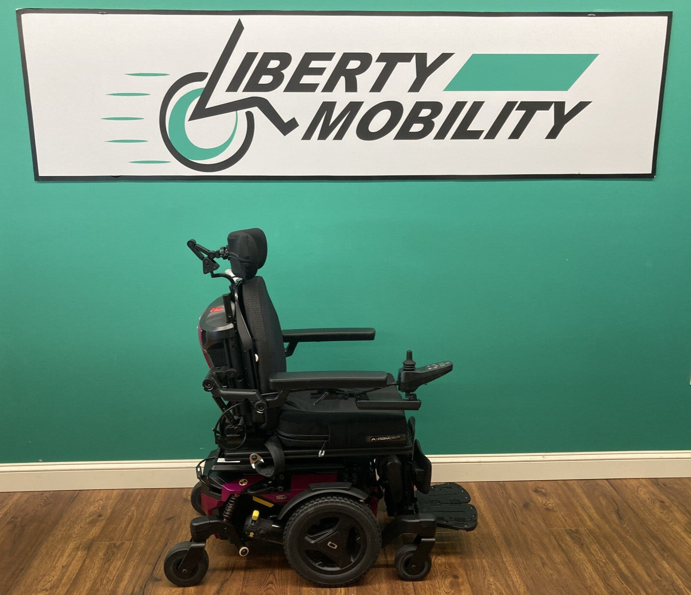 2021 Quantum EDGE 3 Stretto Power Wheelchair w/ Tilt & Legs ~ Lights* #LM7610