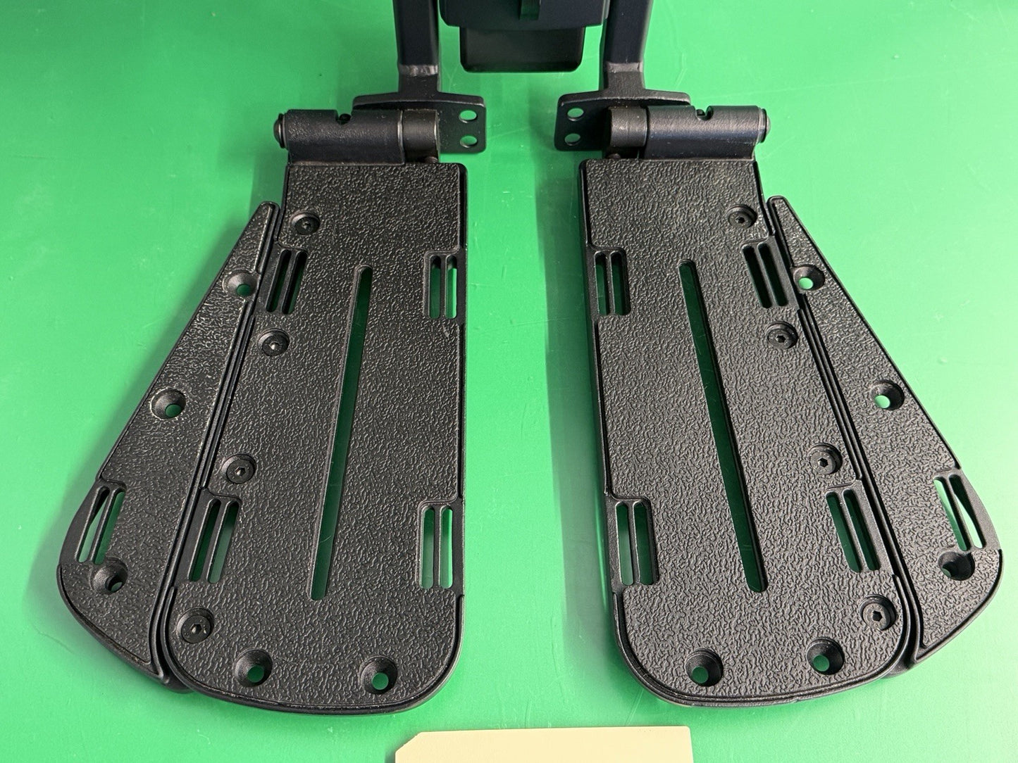 Quantum TB3 Power Wheelchair Center Mount Power Footrest Assembly RIG131138 MINT