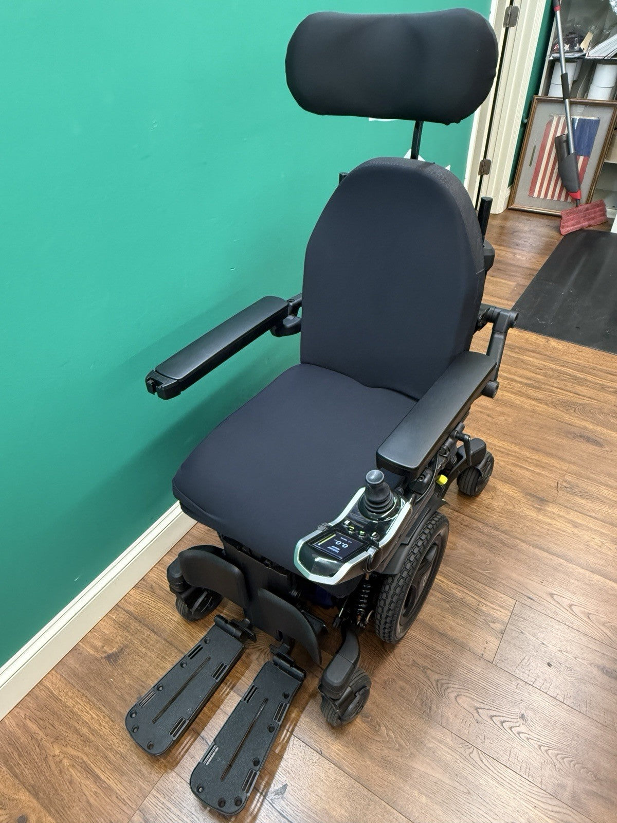 2024 Quantum EDGE 3 Stretto w/ Elevate, Tilt, Recline & Legs ~ Lights* #LM7603