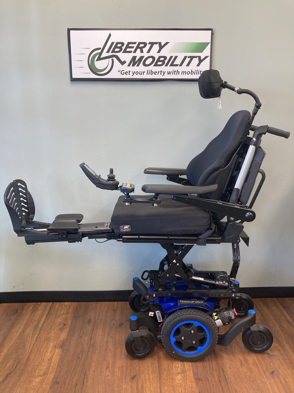 2025 Quickie Q300m Mini w/ Tilt, Elevate, Recline & Footrest ~4 Miles* #7627