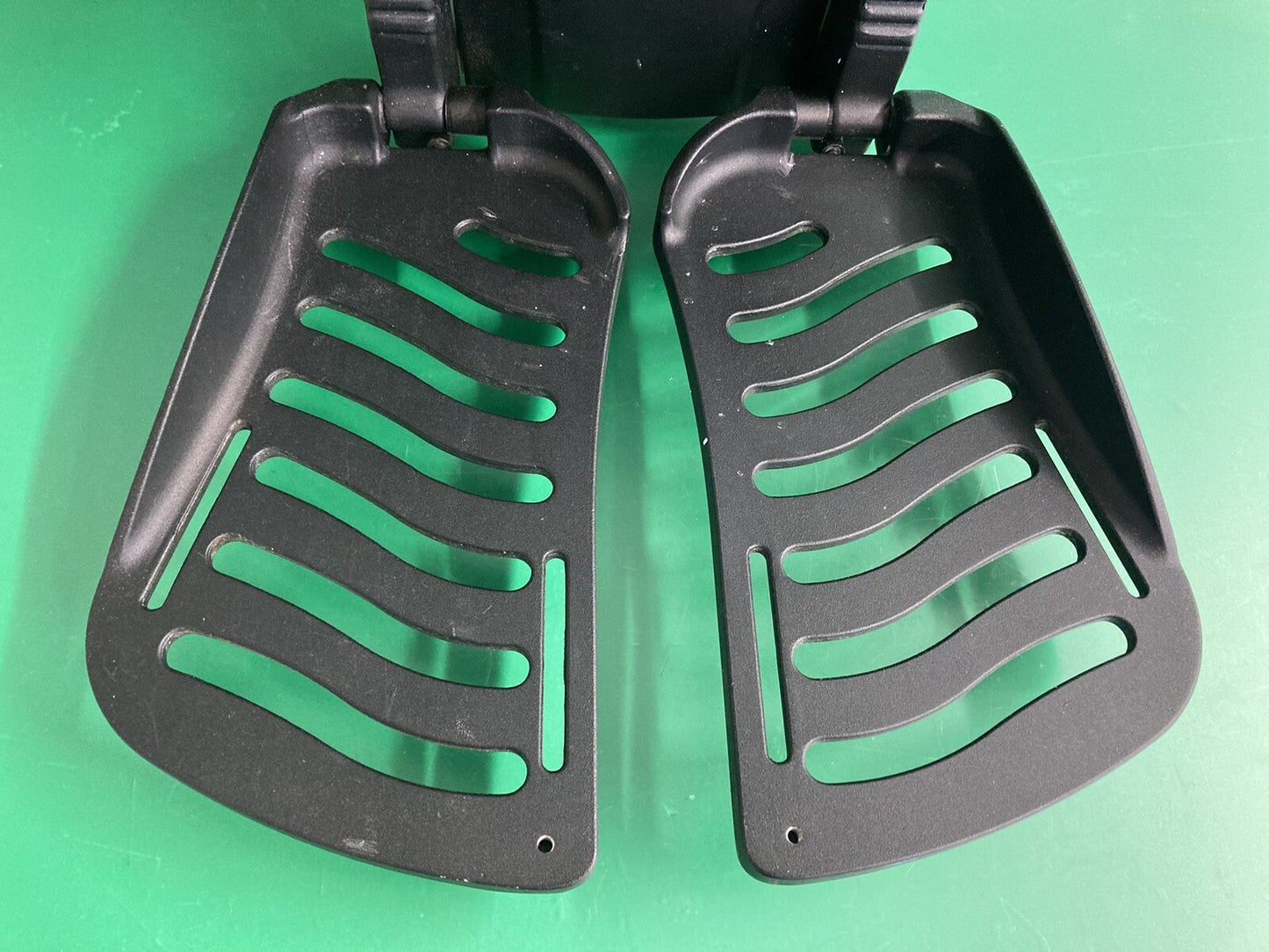 Quickie Q700M Center Mount Power Elevating Power Footrest Assembly 247058 #J886