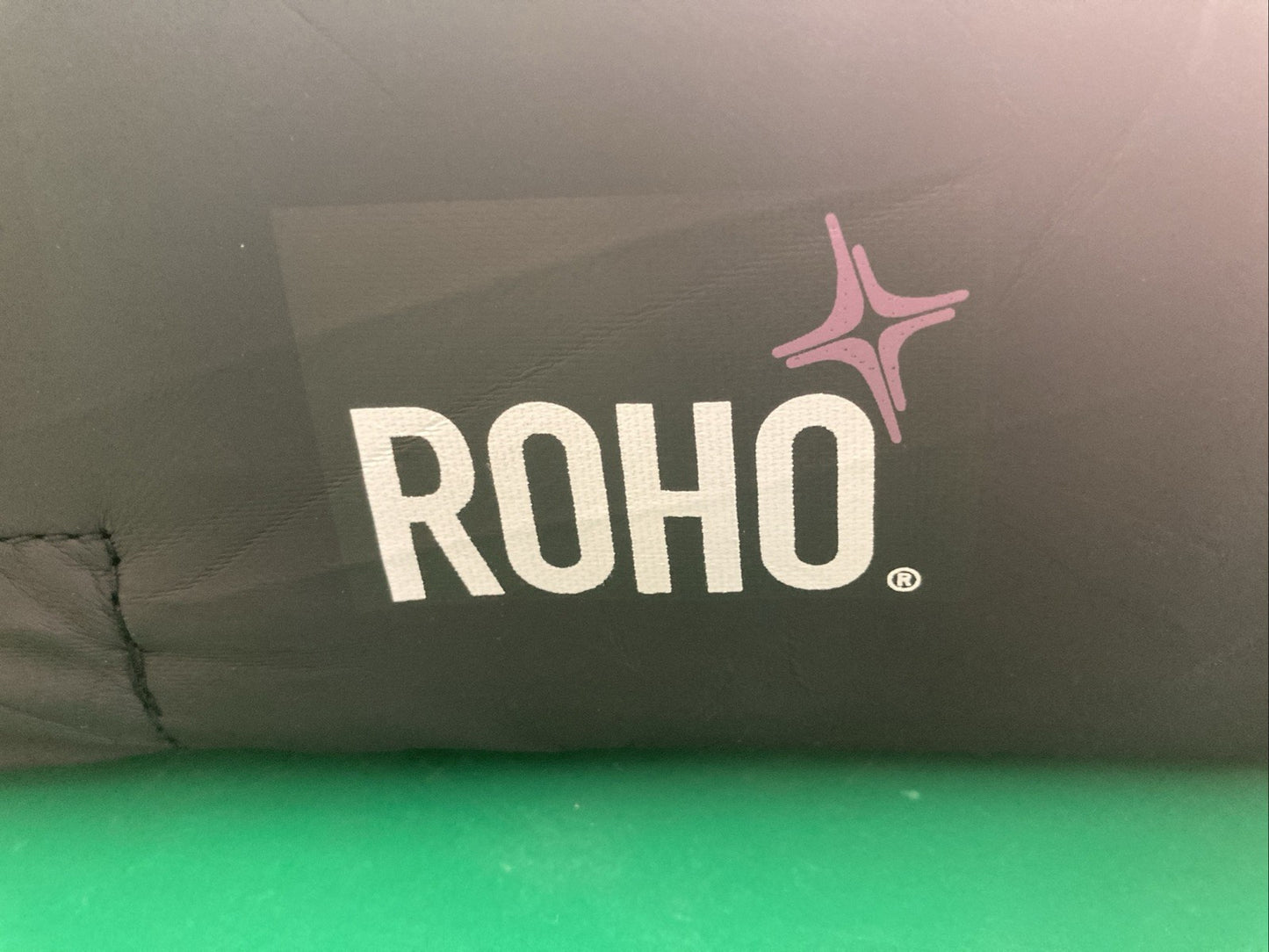 Roho Air Cushion w/ Pump & Cover  18.25" X 20.00" X 4.25" 1R1011C #K845