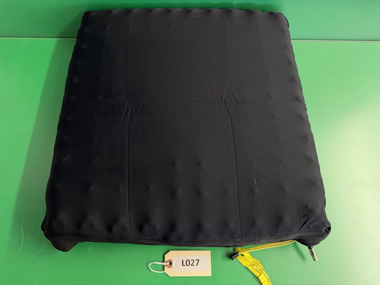 Roho Air Cushion w/ Pump & Cover  18.25" X 20.00" X 4.25" 1R1011C #L027