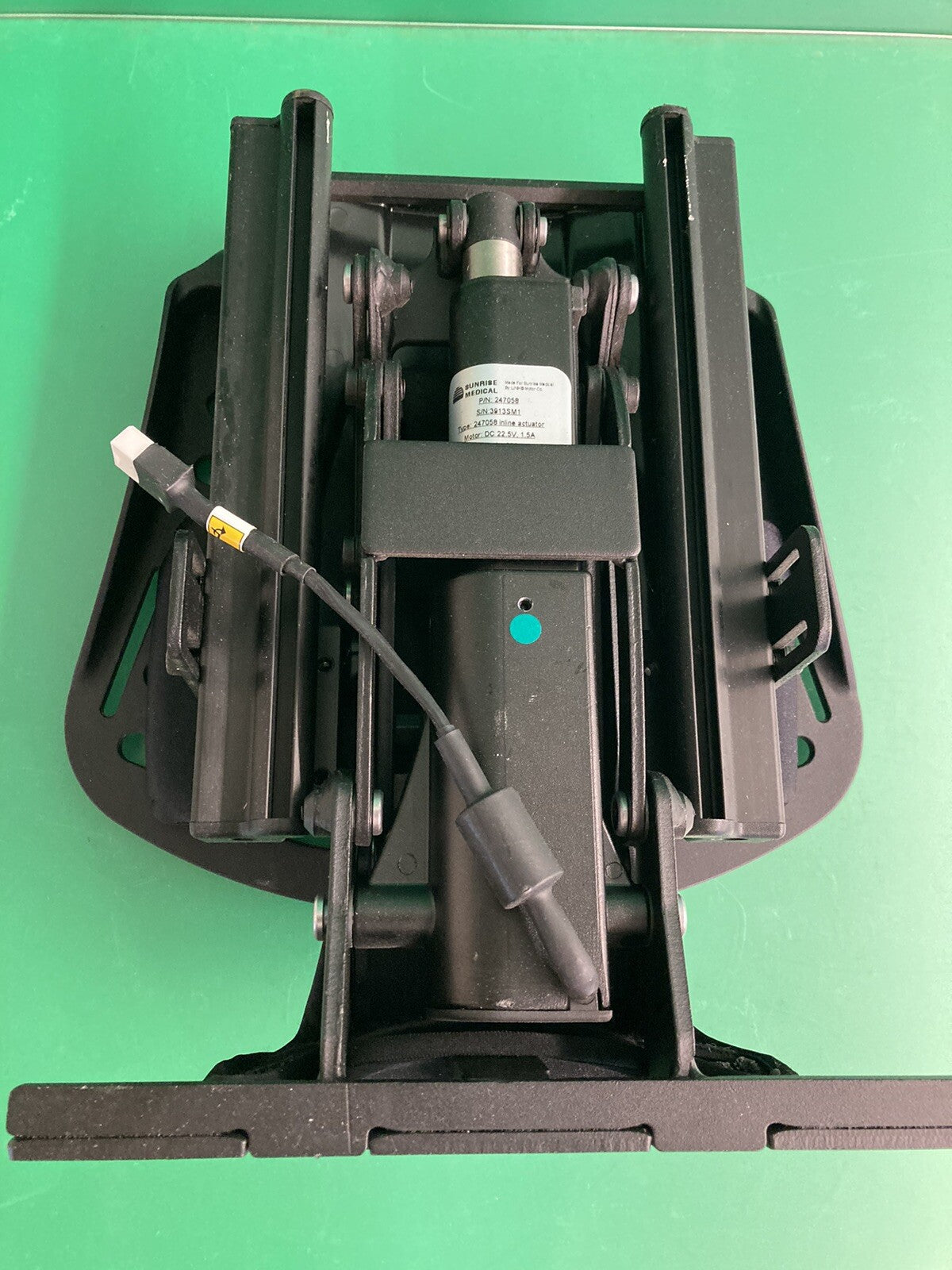 Quickie Q700M Center Mount Power Elevating Power Footrest Assembly 247058 #J886