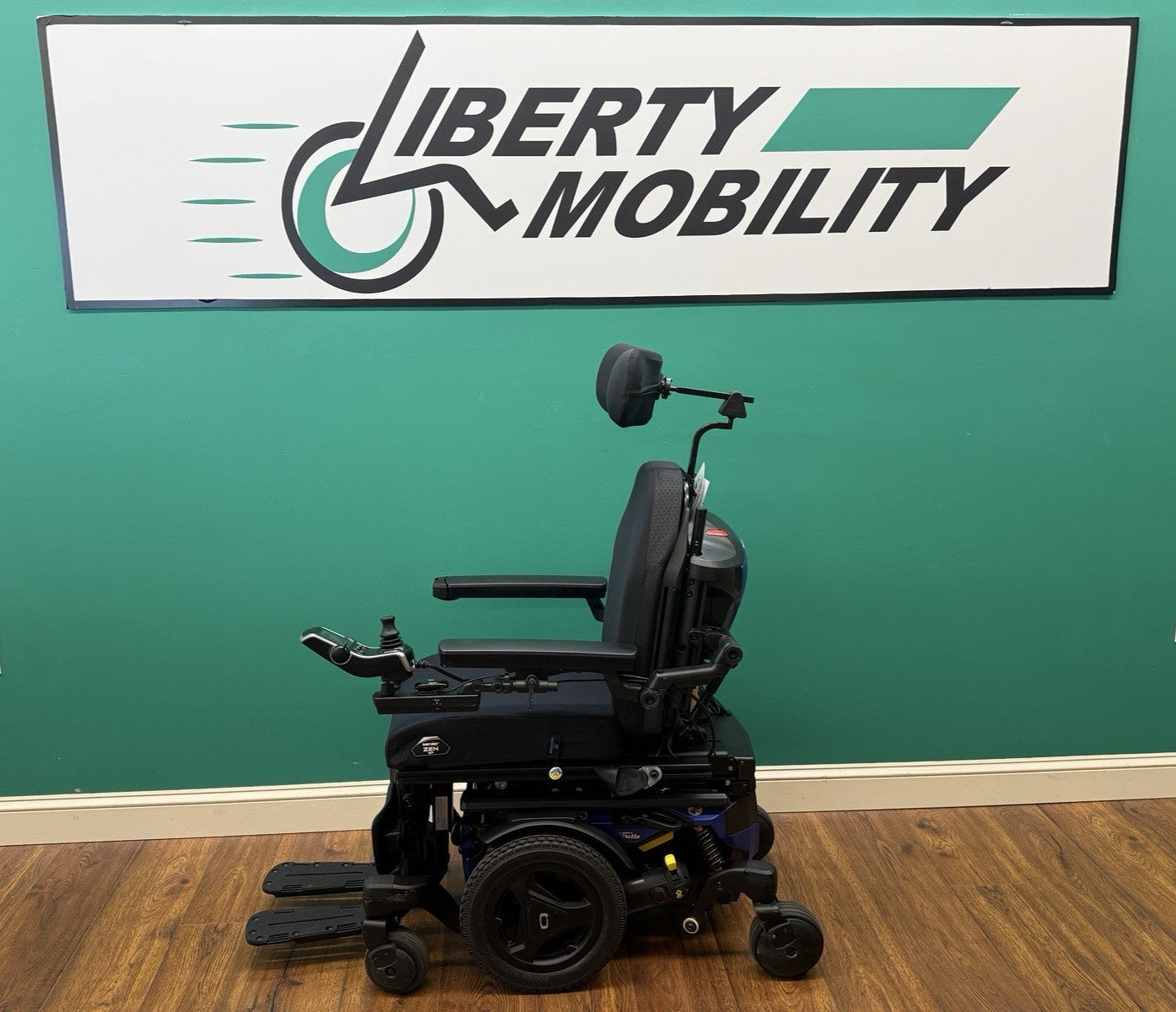 2024 Quantum EDGE 3 Stretto w/ Elevate, Tilt, Recline & Legs ~ Lights* #LM7603