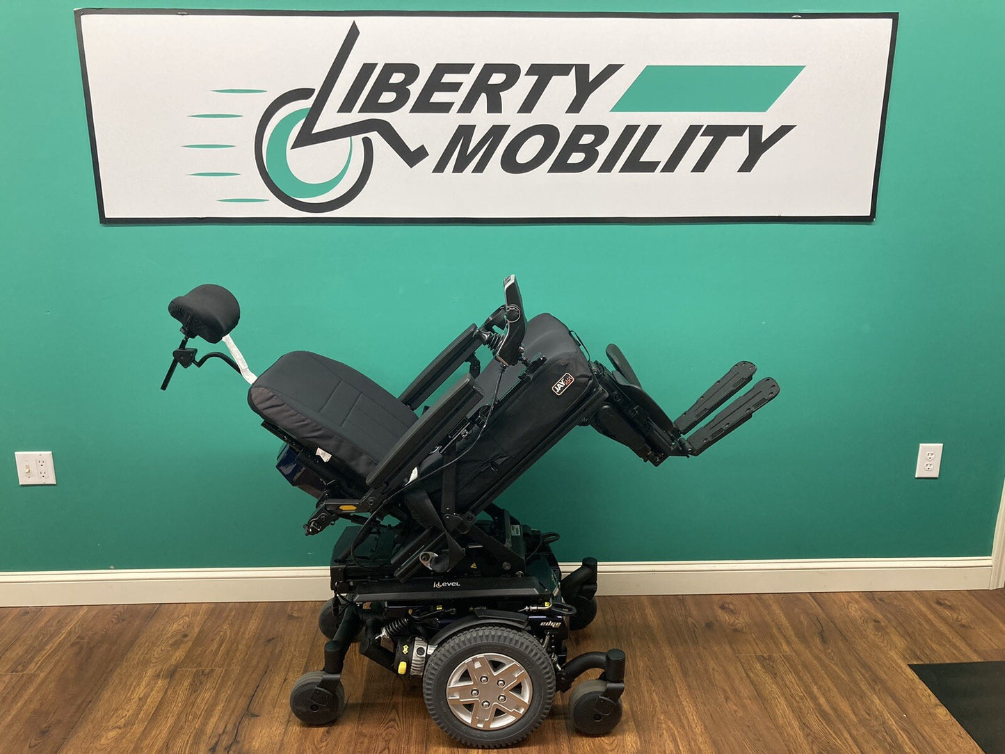 2019 Quantum EDGE HD Wheelchair w/ Elevate, Tilt, Recline & Legs ~450 Cap* #7578