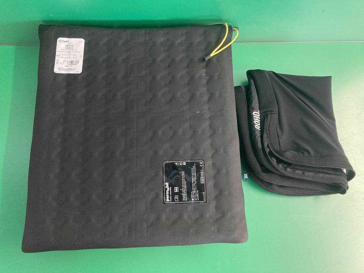 2021 Roho Air Cushion w/ Pump & Cover  17.75" X 20.25"X 4.25" QS911C #K806
