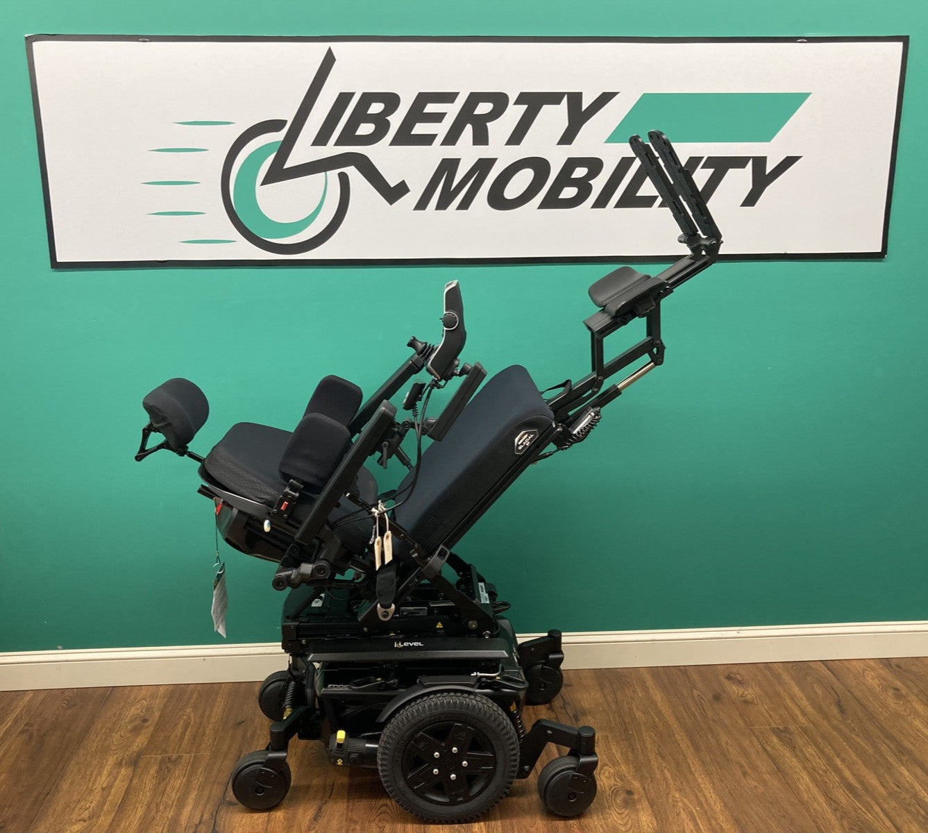 2024 Quantum EDGE 3 Wheelchair -Elevate, Tilt, Recline & Legs 7 miles* #LM7612