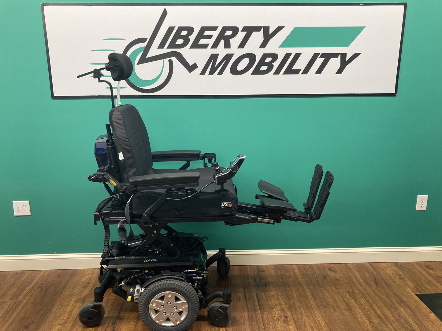 2019 Quantum EDGE HD Wheelchair w/ Elevate, Tilt, Recline & Legs ~450 Cap* #7578