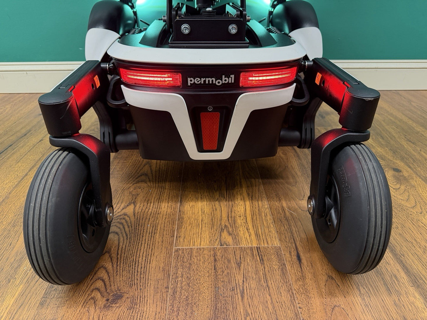 2023 Permobil F3 Wheelchair w/ Power Elevate,Tilt,Recline,Legs LIGHT KIT* 1 MILE