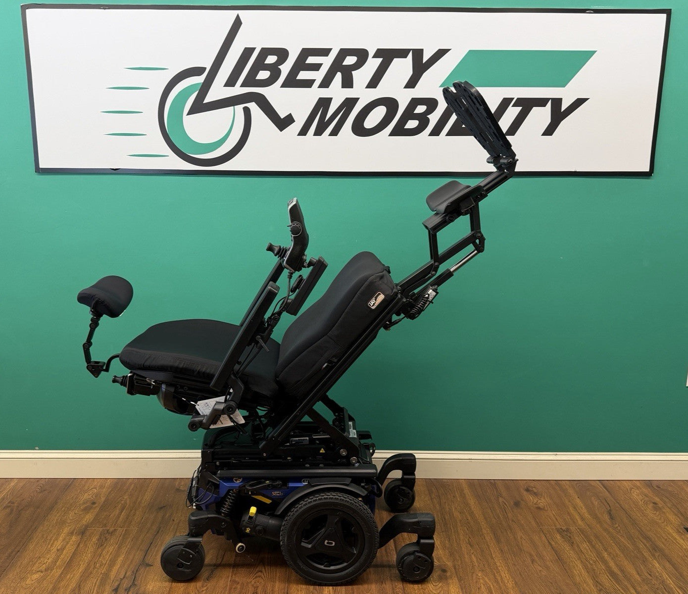 2024 Quantum EDGE 3 Stretto w/ Elevate, Tilt, Recline & Legs ~ Lights* #LM7620