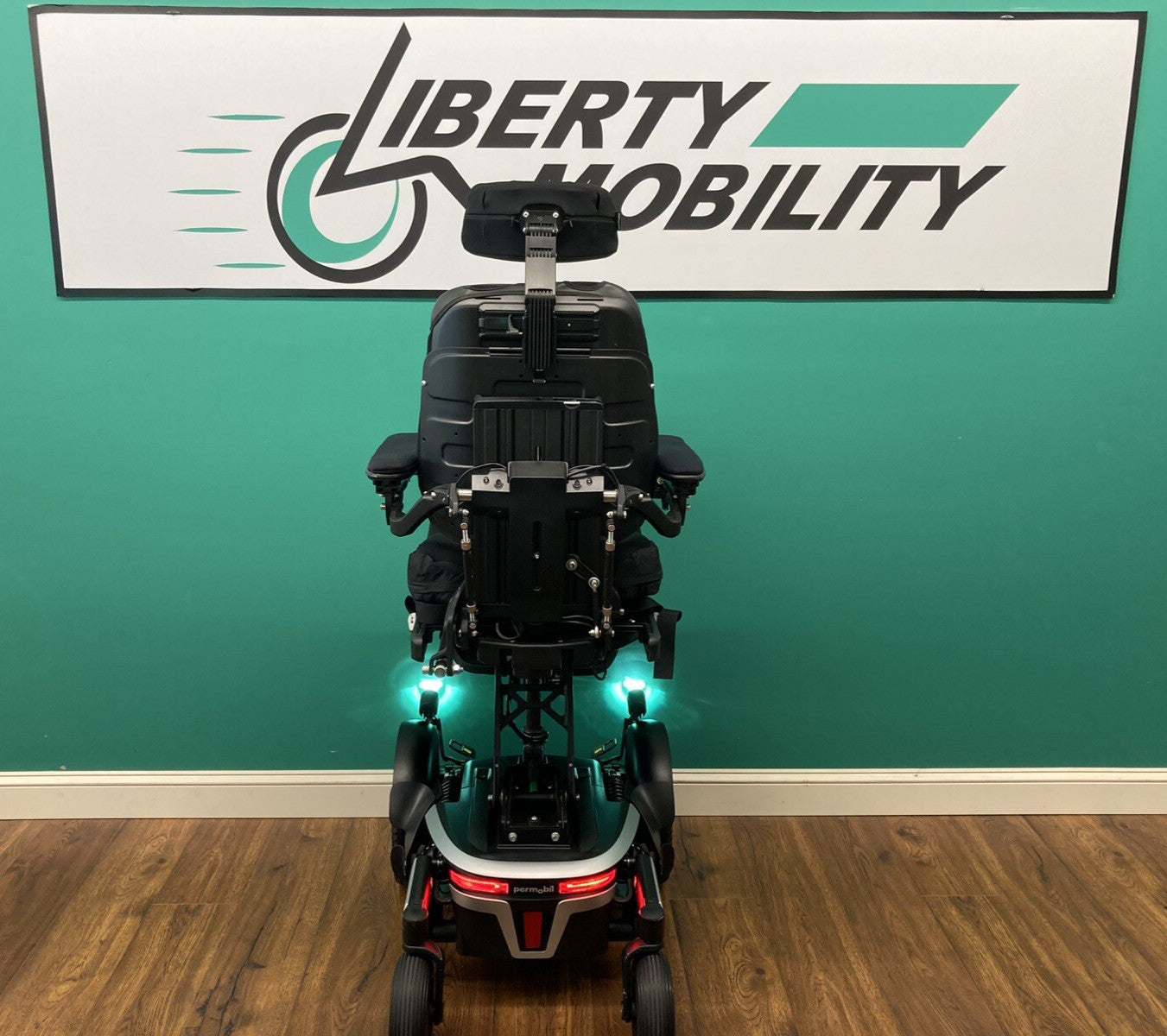 2021 Permobil F3 Wheelchair w/ Power Elevate,Tilt,Recline,Legs LIGHT KIT* LM7608