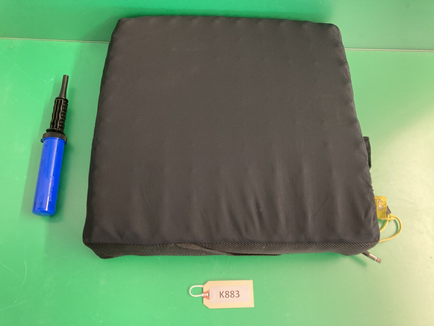 Roho Air Cushion w/ Pump & Cover  18.25" X 18.25" X 4.25" 1R1010C #K883
