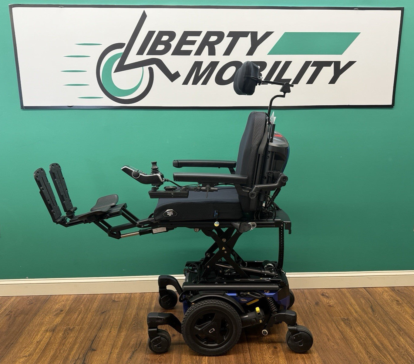 2024 Quantum EDGE 3 Stretto w/ Elevate, Tilt, Recline & Legs ~ Lights* #LM7603